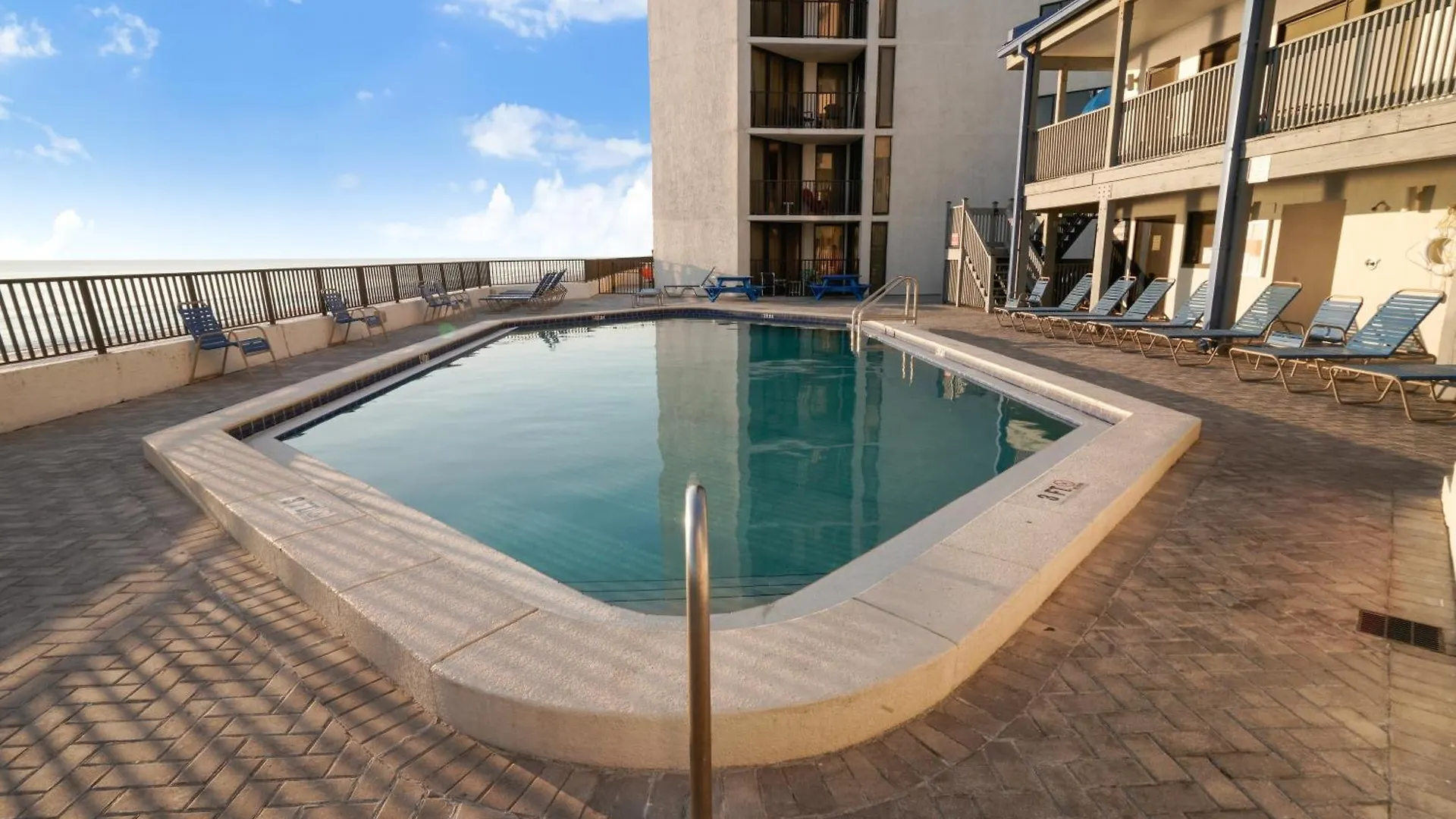 Semesterbostad Aquavista Condominiums #206-W By Book That Condo Panama City Beach