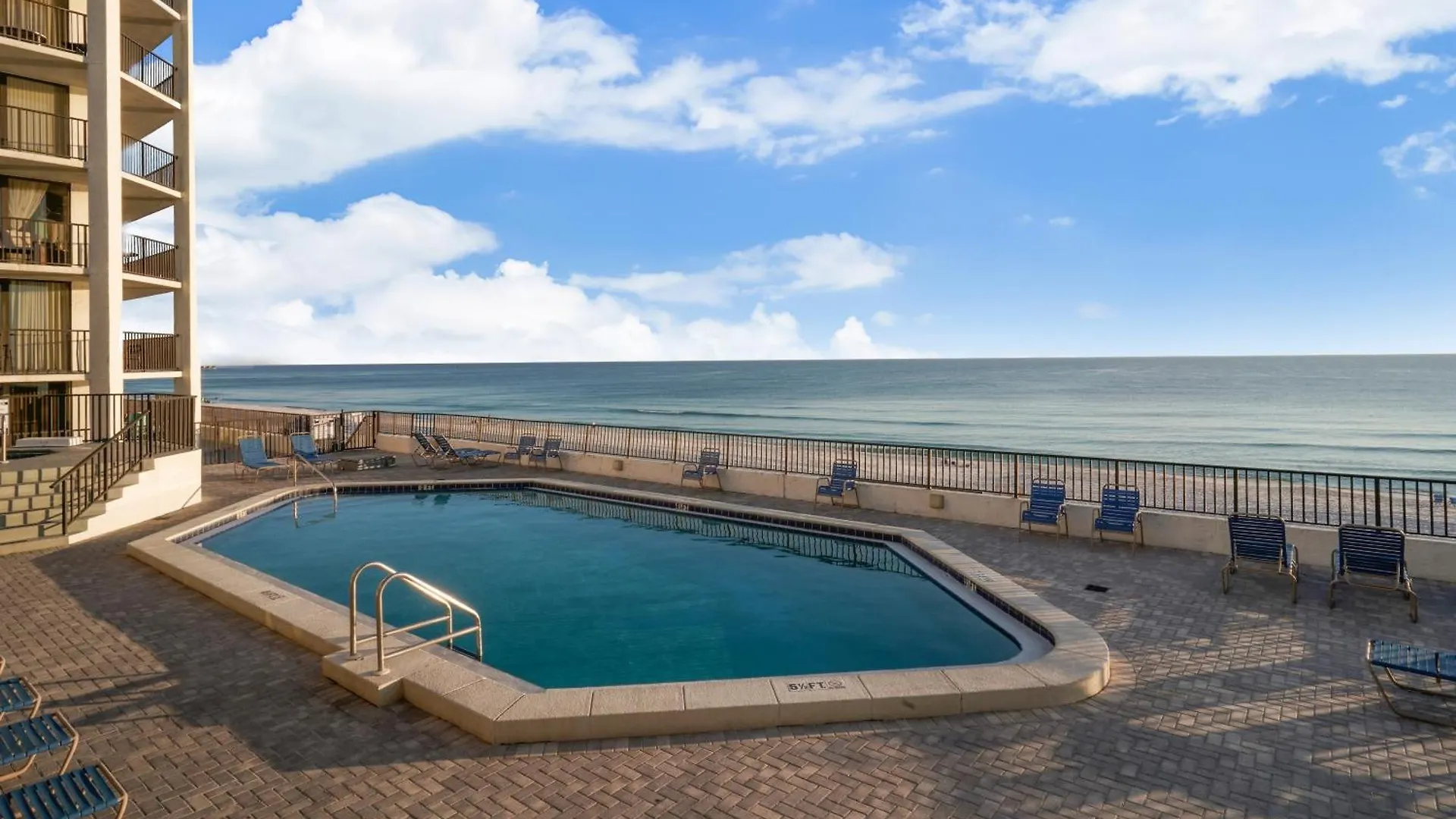 Semesterbostad Aquavista Condominiums #206-W By Book That Condo Panama City Beach USA