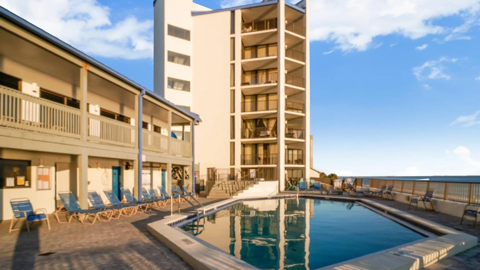 Semesterbostad Aquavista Condominiums #206-W By Book That Condo Panama City Beach USA