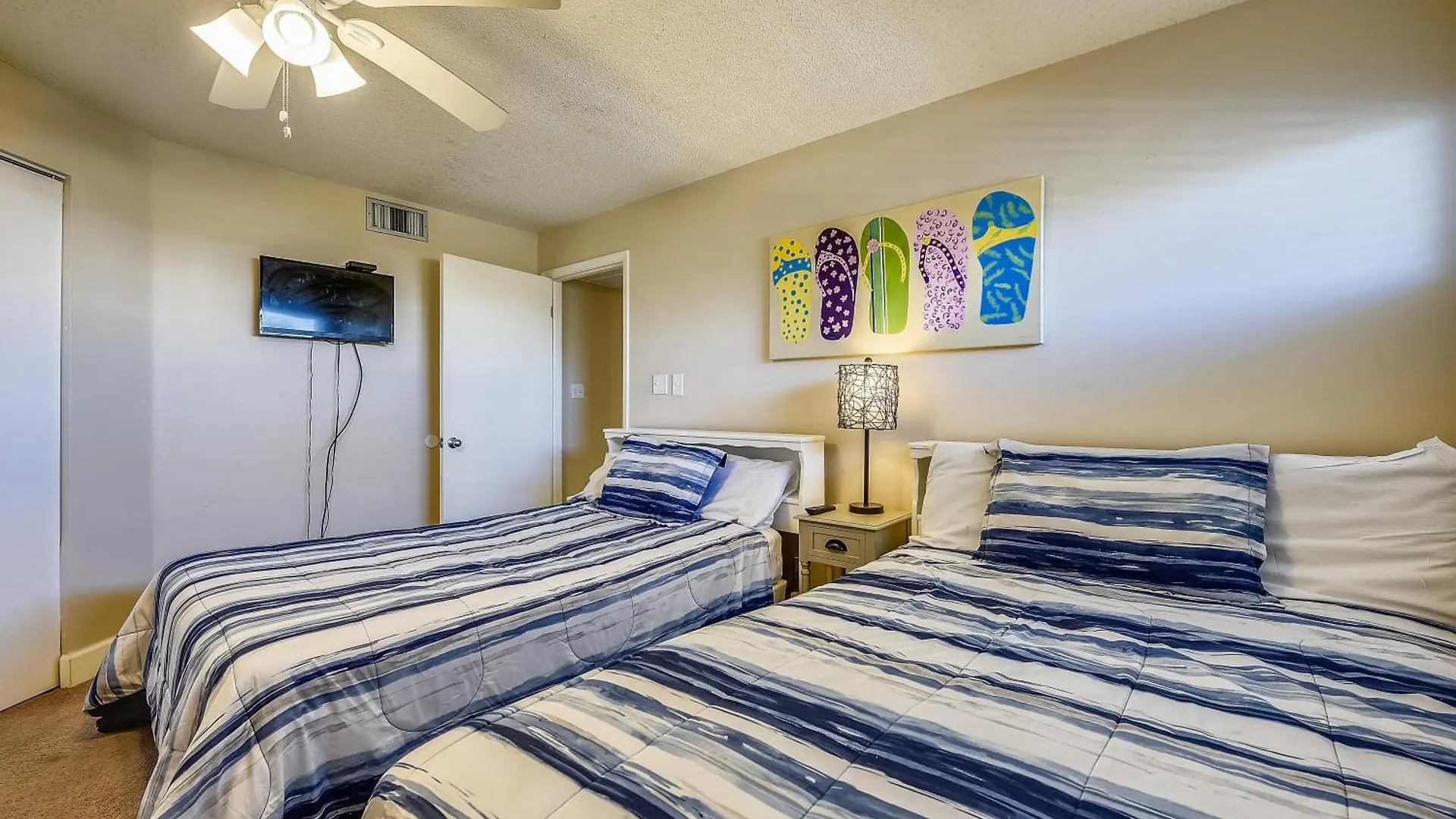 Semesterbostad Aquavista Condominiums #206-W By Book That Condo Panama City Beach